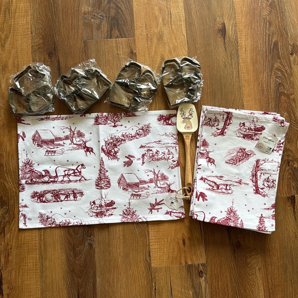 Christmas set. 8 Placemats, spatula, cookie cutters